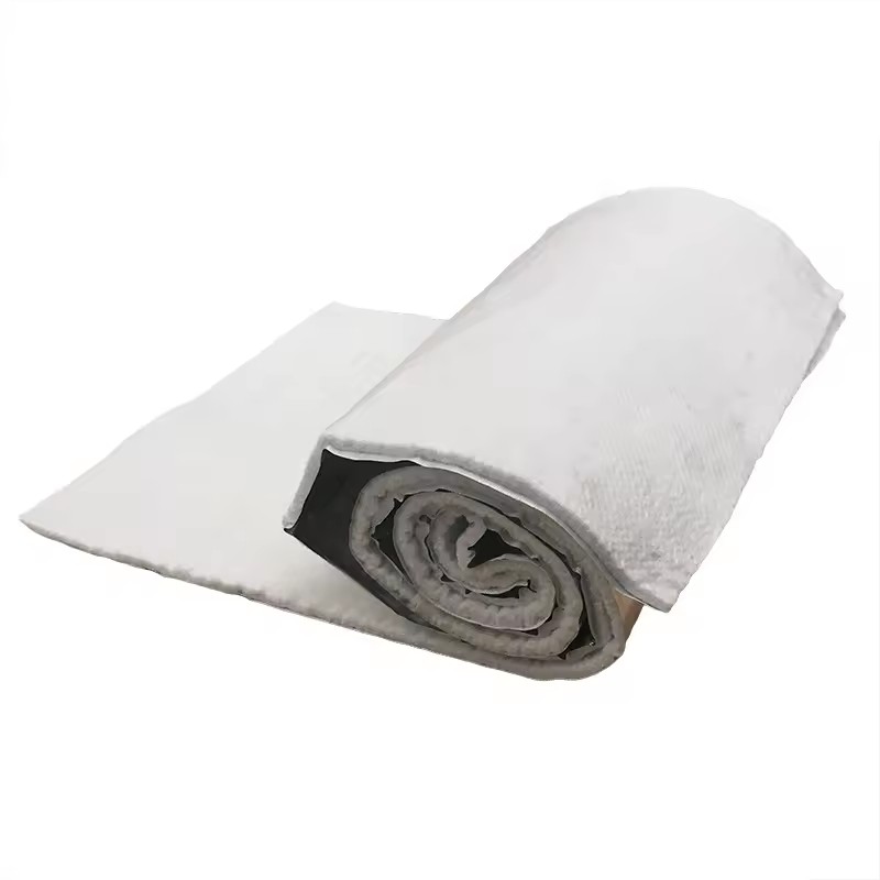 Un tapis de silencieux d'échappement en fibre de verre attire l'attention pour son contrôle du bruit et de la chaleur.