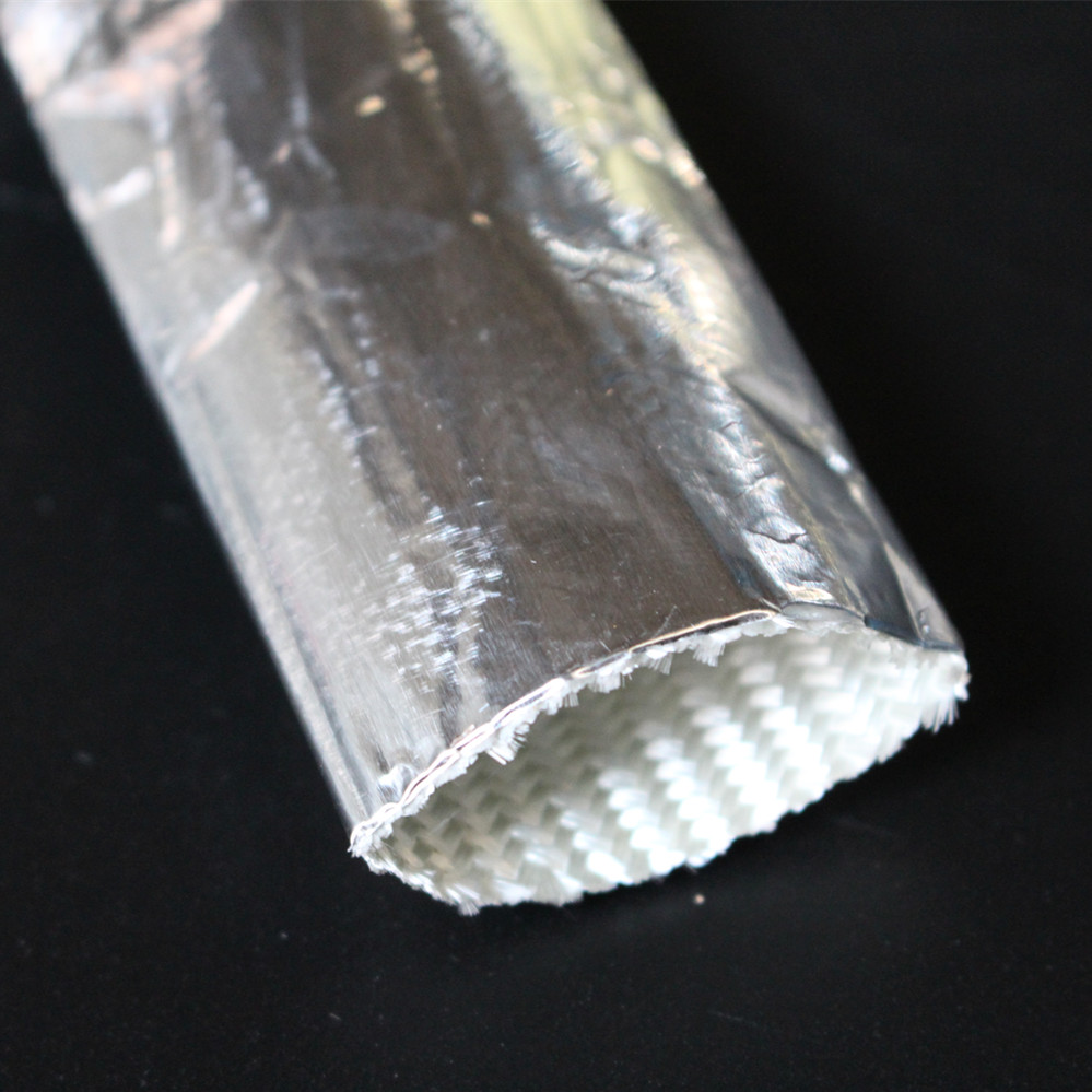 Qu'est-ce que le manchon en fibre de verre réfléchissant la chaleur en aluminium ?